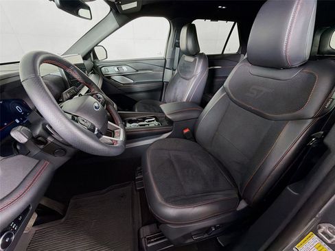 Used 2025 Ford Explorer ST AWD/4WD image 2