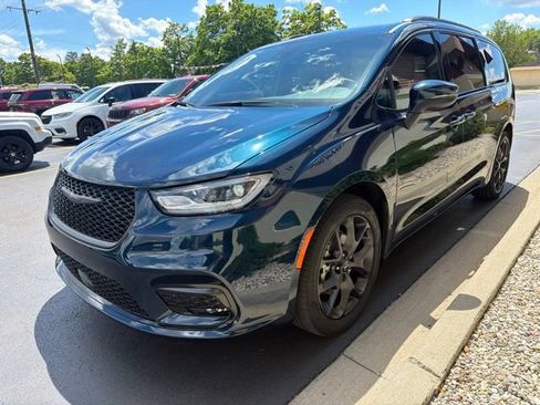 Used 2023 Chrysler Pacifica Touring-L w/ S Appearance Package FWD image 19
