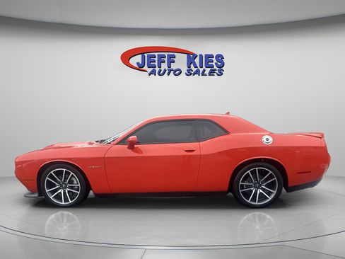 Used 2022 Dodge Challenger R/T w/ Plus Package image 8