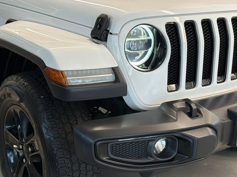 Used 2020 Jeep Wrangler Unlimited Sahara AWD/4WD image 7