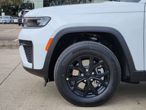 New 2026 Jeep Grand Cherokee L 2WD image 8