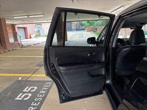 Used 2020 Honda Pilot Touring image 13