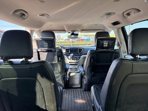 Used 2017 Chrysler Pacifica Touring-L Plus w/ Advanced Safetytec Group image 32