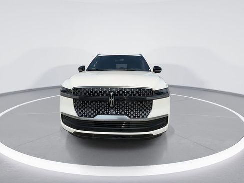 New 2026 Lincoln Navigator L Reserve AWD/4WD image 3