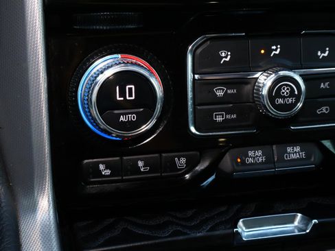 Used 2023 GMC Yukon XL Denali image 29