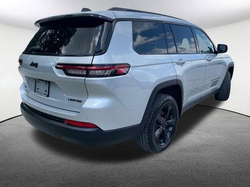 Used 2023 Jeep Grand Cherokee L Limited w/ Black Appearance Package AWD/4WD image 17