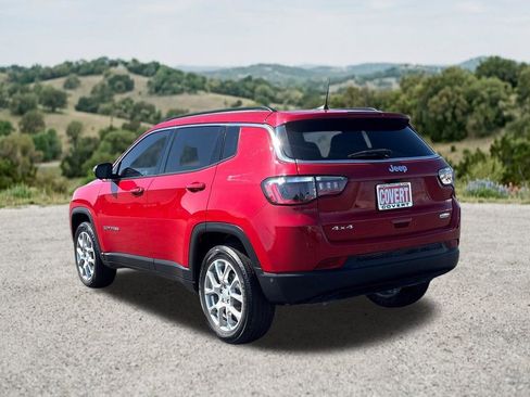Used 2024 Jeep Compass Latitude AWD/4WD image 4