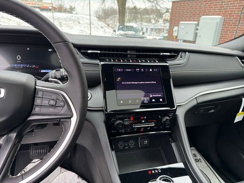 New 2025 Jeep Grand Cherokee L Laredo w/ Luxury Tech Group I image 18