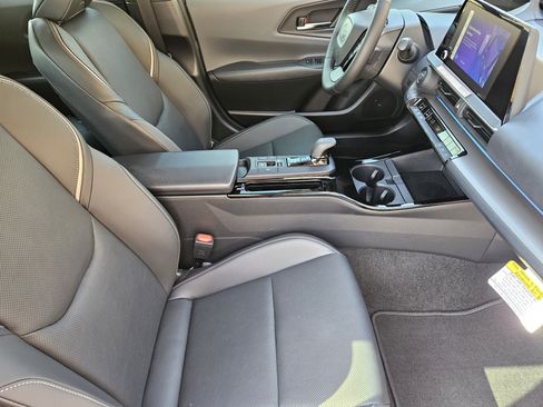 Used 2026 Toyota Prius XLE FWD image 12