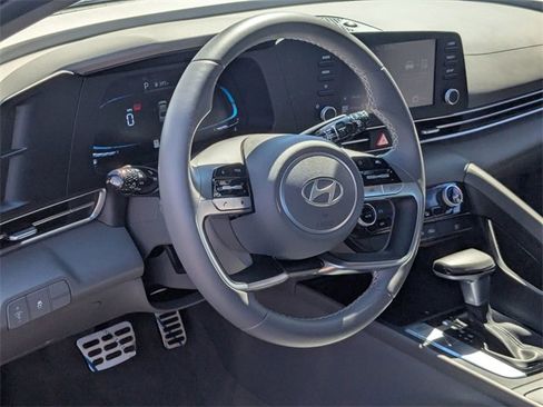Used 2025 Hyundai Elantra Sport image 15