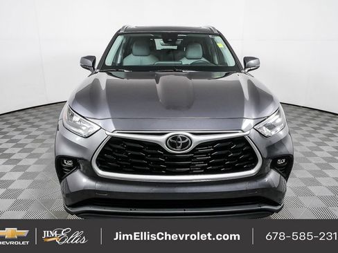 Used 2020 Toyota Highlander XLE image 25