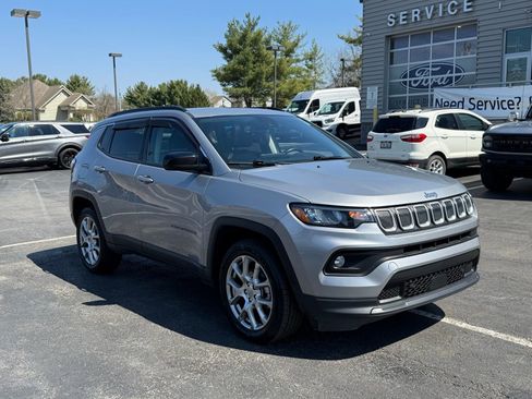Used 2022 Jeep Compass Latitude w/ Sun and Sound Group AWD/4WD image 15