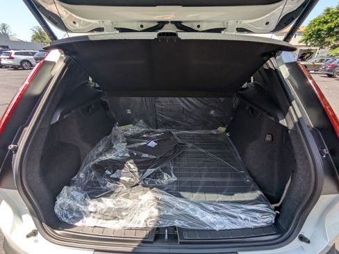 New 2026 Volvo XC40 B5 Plus w/ Protection Package Premier image 20