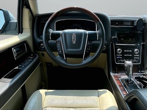 Used 2015 Lincoln Navigator 4WD w/ Equipment Group 101A Reserve image 5