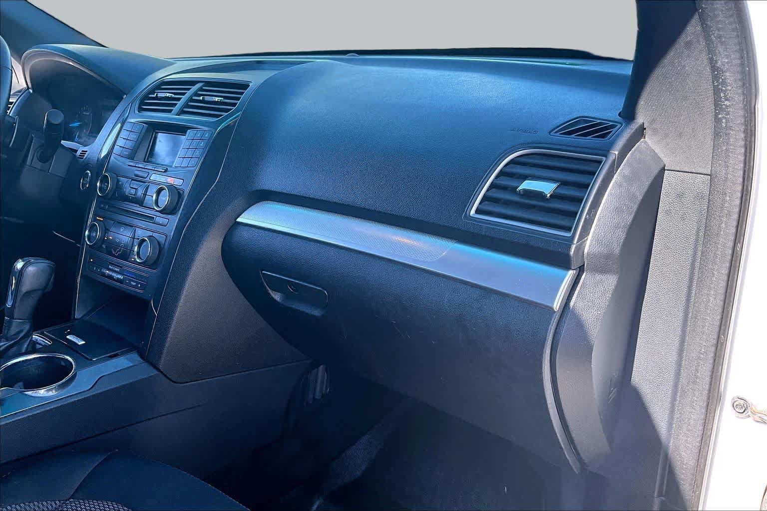 Used 2017 Ford Explorer XLT FWD image 19
