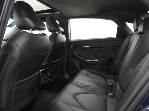 Used 2022 Toyota Avalon Limited FWD image 18