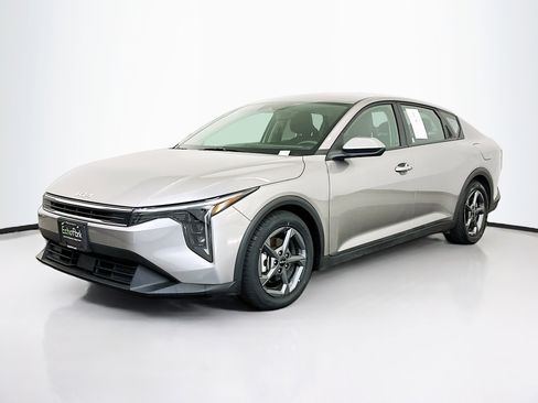 Used 2025 Kia K4 LXS image 3