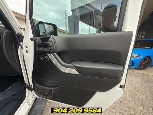 Used 2017 Jeep Wrangler Unlimited Sahara w/ Max Tow Package AWD/4WD image 40