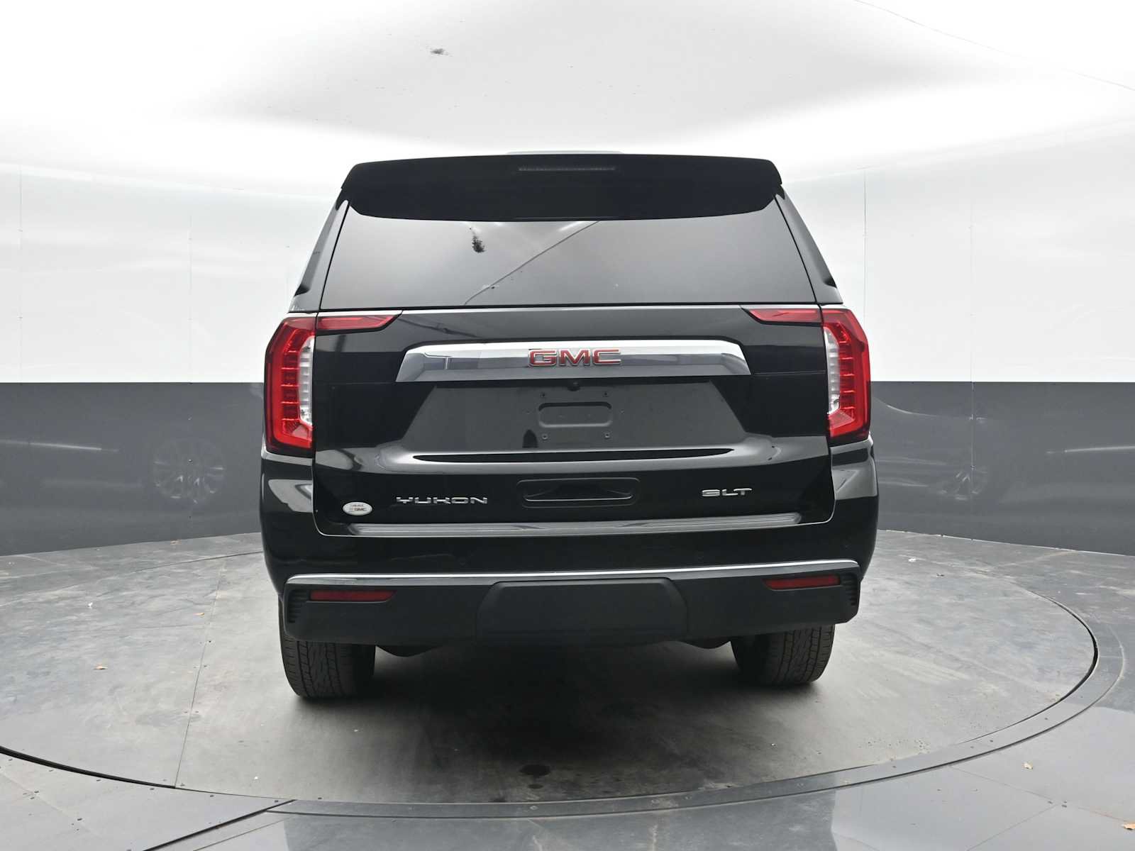 Used 2024 GMC Yukon XL SLT w/ SLT Luxury Package AWD/4WD image 11