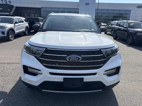 Used 2022 Ford Explorer XLT w/ Equipment Group 202A AWD/4WD image 12