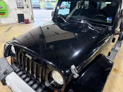 Used 2011 Jeep Wrangler Unlimited Sahara w/ Connectivity Group AWD/4WD image 8