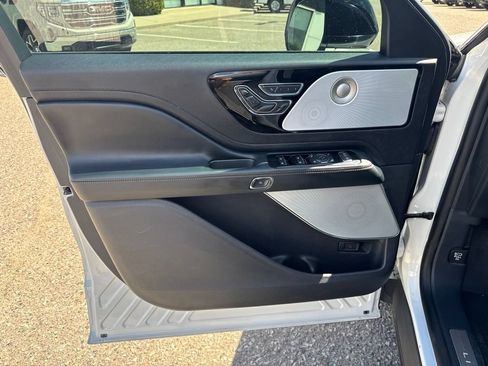 Used 2025 Lincoln Aviator Reserve w/ Luxury Package AWD/4WD image 9