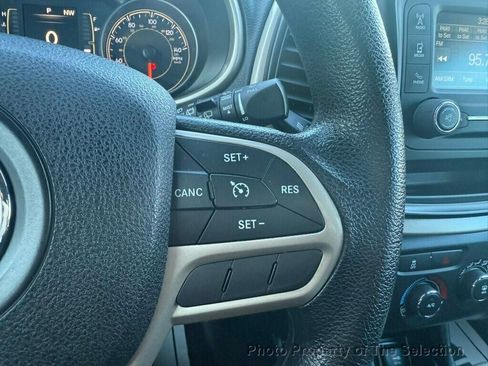 Used 2017 Jeep Cherokee Sport image 22