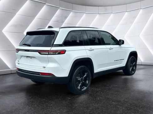 New 2025 Jeep Grand Cherokee Altitude AWD/4WD image 6
