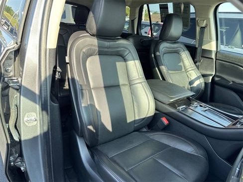 Used 2022 Lincoln Aviator Reserve image 32
