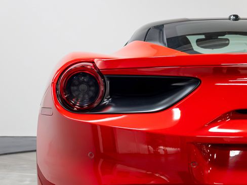 Used 2018 Ferrari 488 GTB image 51