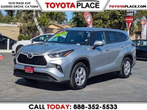 Used 2025 Toyota Highlander LE image 1