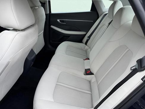 Used 2023 Hyundai Sonata SE image 12