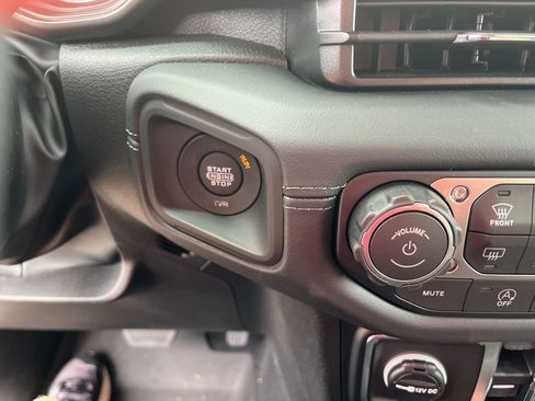 New 2025 Jeep Gladiator Sport image 28