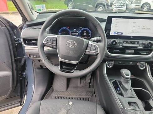Certified 2024 Toyota Grand Highlander FWD image 18