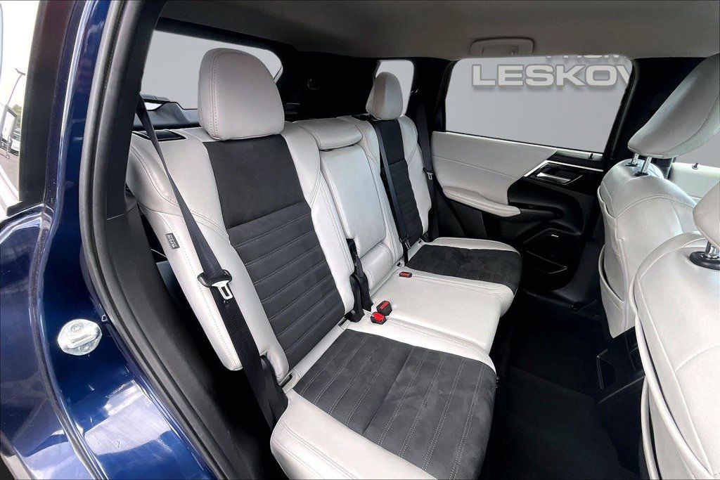 Used 2025 Mitsubishi Outlander SE AWD/4WD image 26