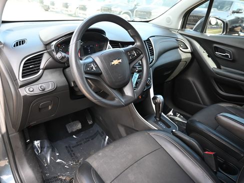 Used 2021 Chevrolet Trax LT image 12