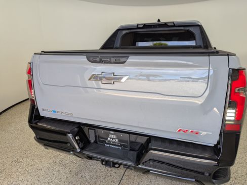 Used 2025 Chevrolet Silverado EV RST AWD/4WD image 13