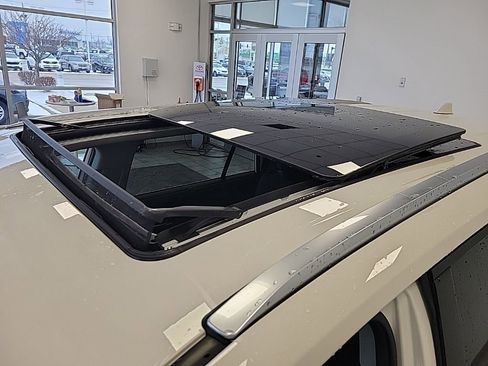 Used 2024 Toyota Grand Highlander Platinum image 3