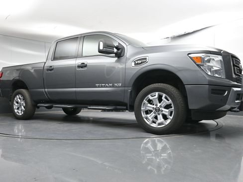 Used 2023 Nissan Titan SV w/ SV Convenience Package image 25