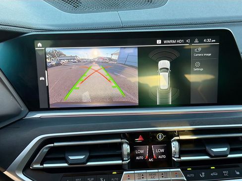 Used 2022 BMW X7 xDrive40i w/ Premium Package image 34