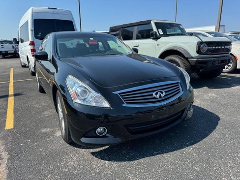 Used 2015 INFINITI Q40 AWD w/ Moonroof Package image 2