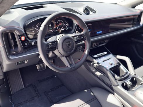 New 2026 Porsche Cayenne Turbo image 4