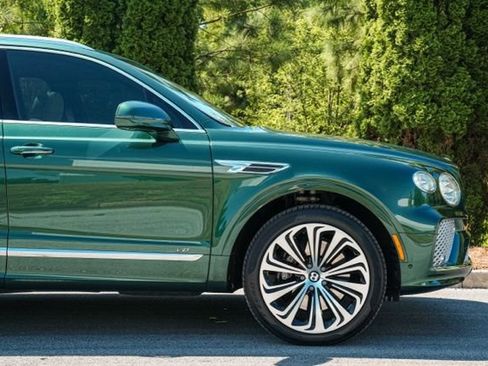 Used 2022 Bentley Bentayga AWD/4WD image 14