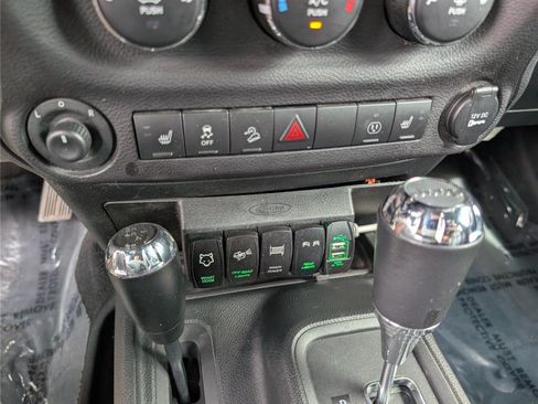 Used 2018 Jeep Wrangler Rubicon w/ Dual Top Group AWD/4WD image 17