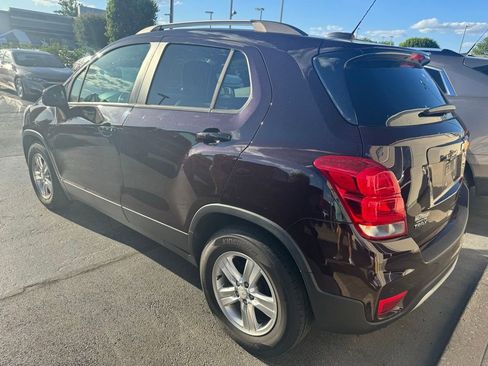 Used 2021 Chevrolet Trax LT w/ Driver Confidence Package FWD image 3