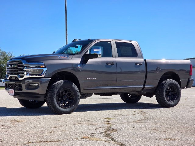 Used 2026 RAM 2500 Laramie AWD/4WD image 3