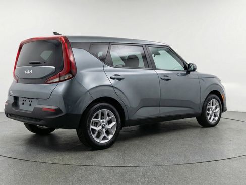 Used 2025 Kia Soul LX w/ LX Technology Package FWD image 9