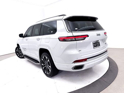 Used 2021 Jeep Grand Cherokee L Overland w/ Luxury Tech Group IV RWD image 2