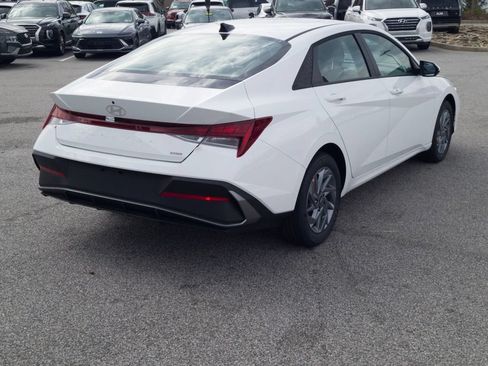 New 2026 Hyundai Elantra Hybrid FWD image 5