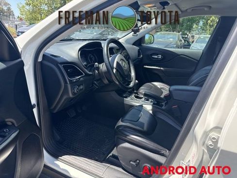 Used 2019 Jeep Cherokee Trailhawk w/ Cold Weather Group AWD/4WD image 7